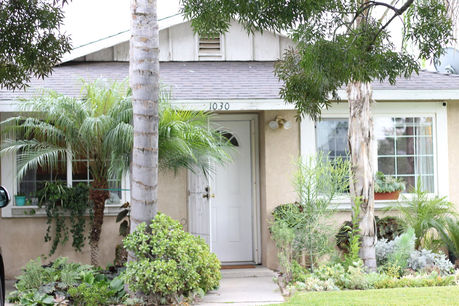 Property Photo: 1030 N Stover Street CA 93292