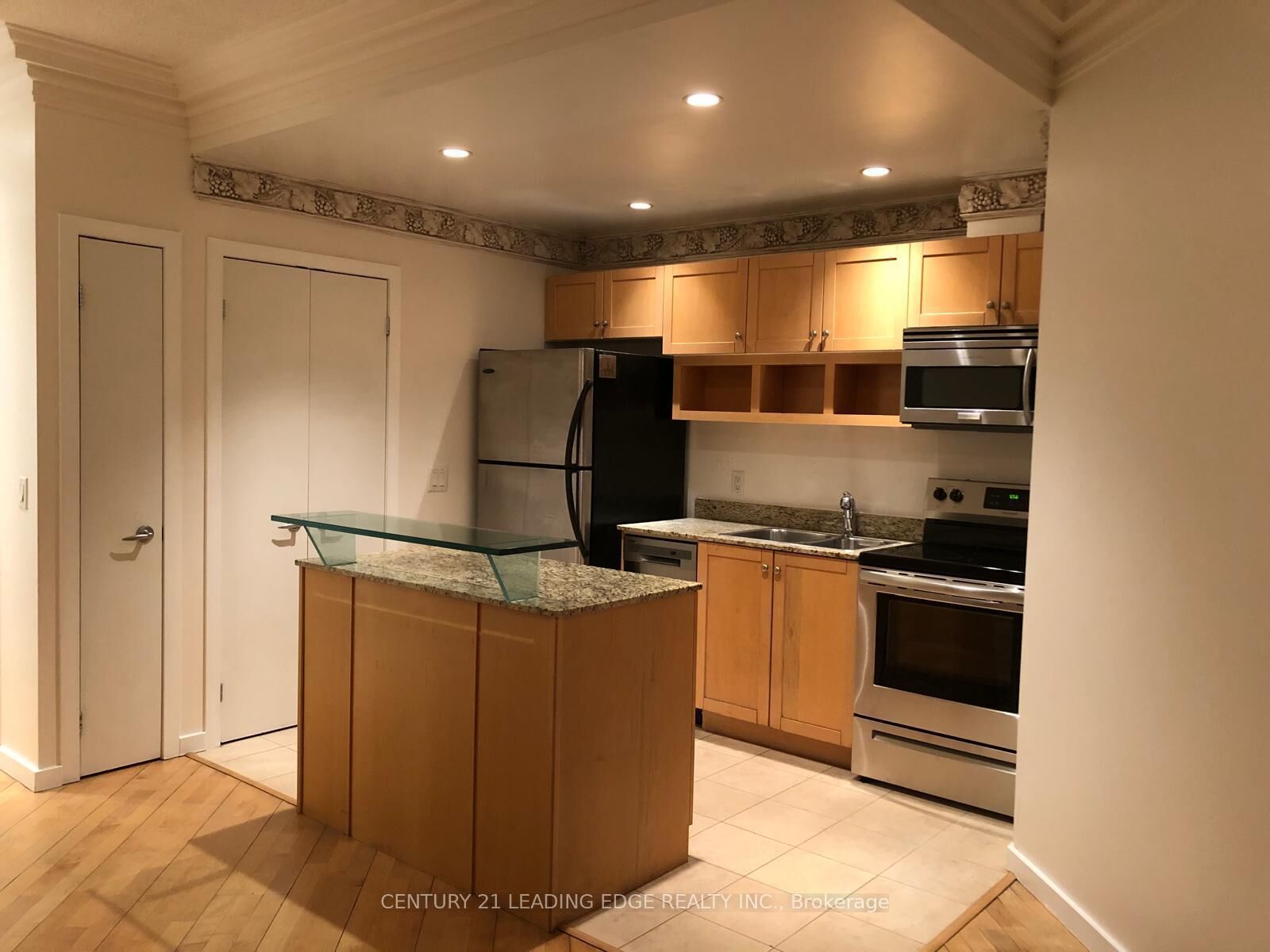 Property Photo:  218 Queens Quay N/A W 1204  ON M5J 2Y6 