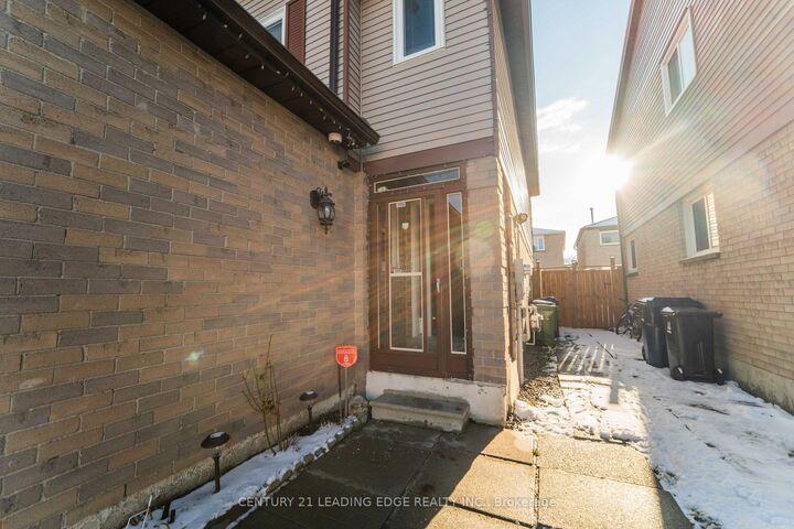 Property Photo:  109 Plumrose Pathway  ON M1B 4B6 