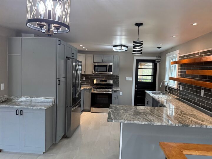 Property Photo:  836 Cedarwood Dr  PA 15235 