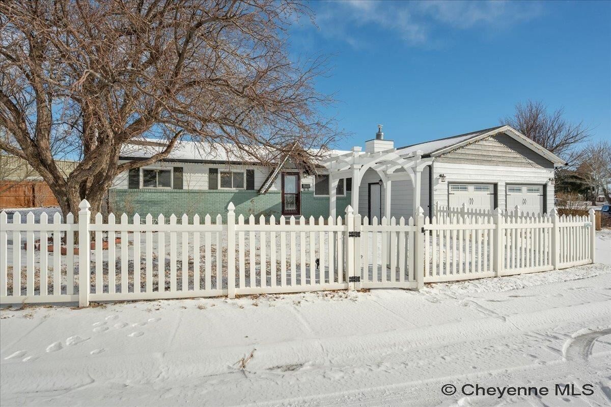 Property Photo: 3002 Homestead Ave WY 82001