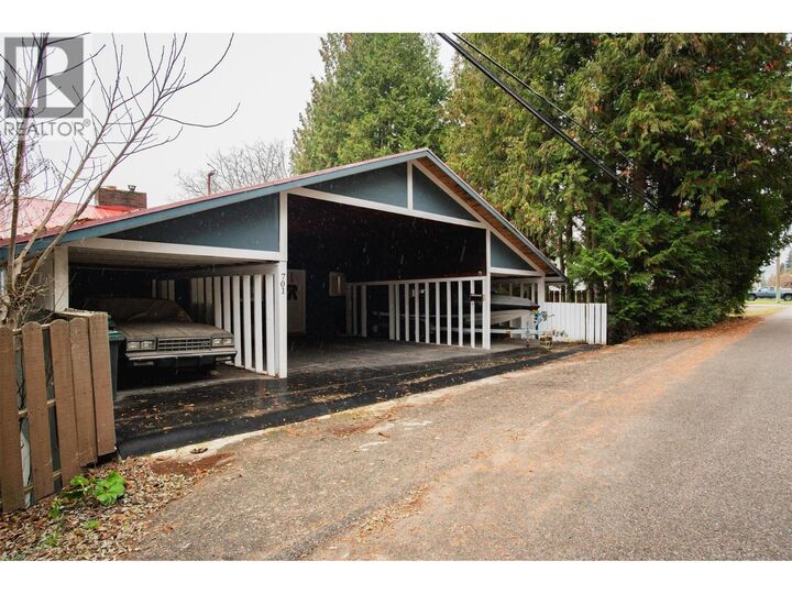 Photo de la propriété: 701 10th Avenue BC V1N 1K8