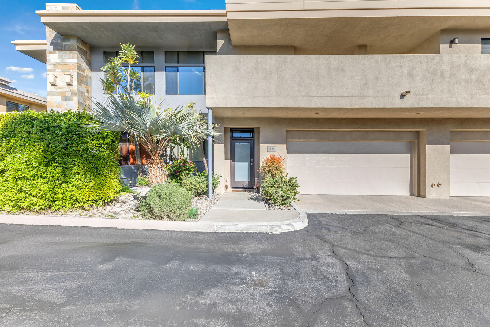 Property Photo:  900 E Palm Canyon Drive 201  CA 92264 