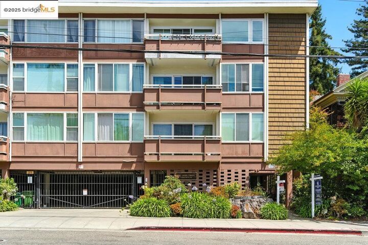 Property Photo: 2601 College Ave 203 CA 94704