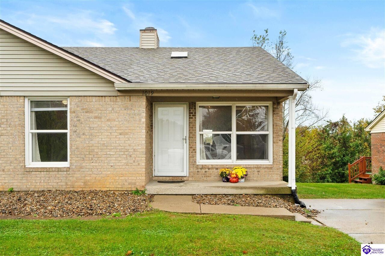 Property Photo: 1019 Colonial Drive KY 42701