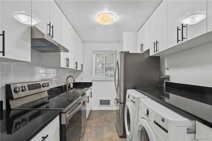 Property Photo:  305 Vista On The Lake  NY 10512 