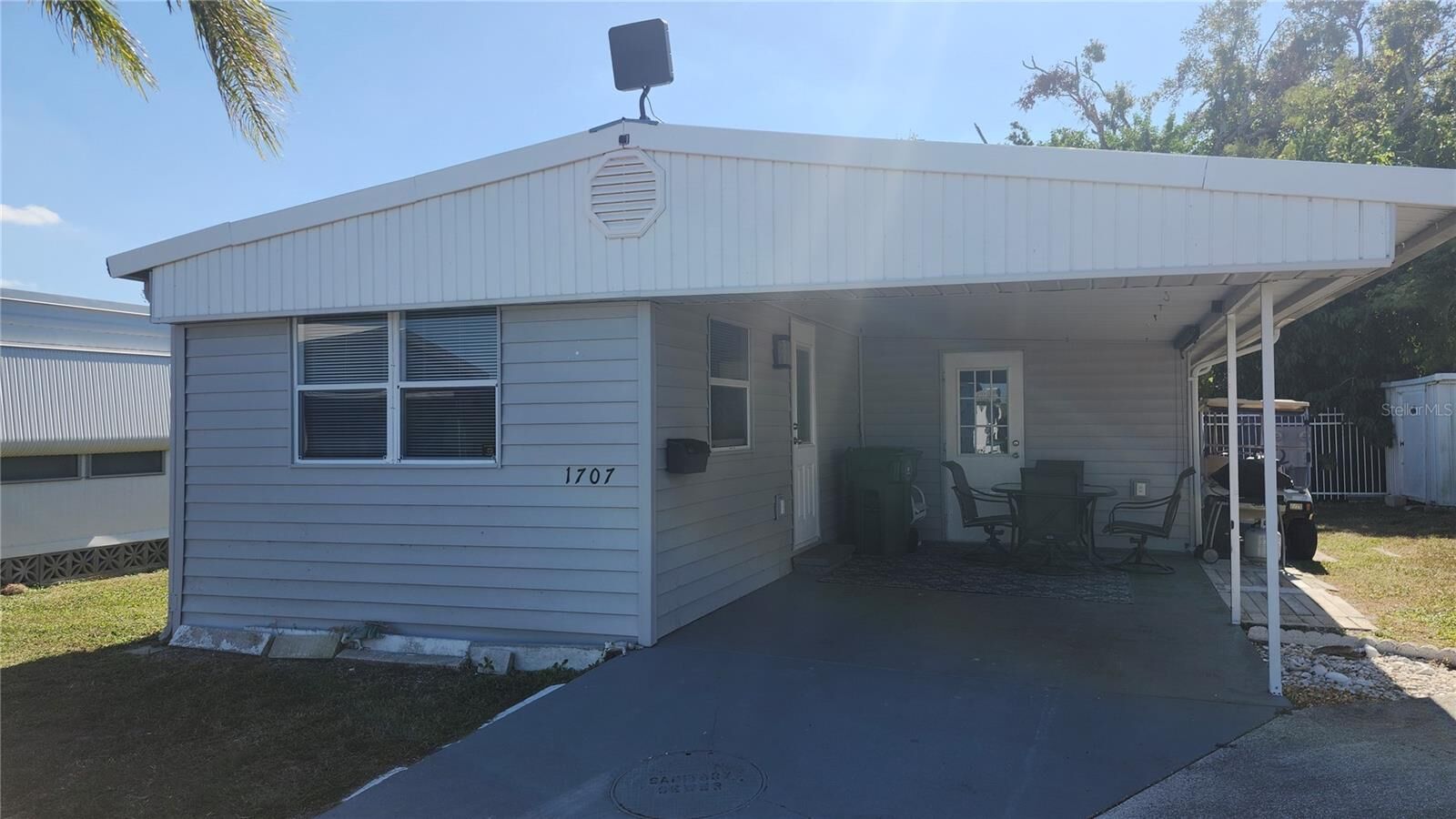 Property Photo: 1707 28th Avenue Drive W FL 34205