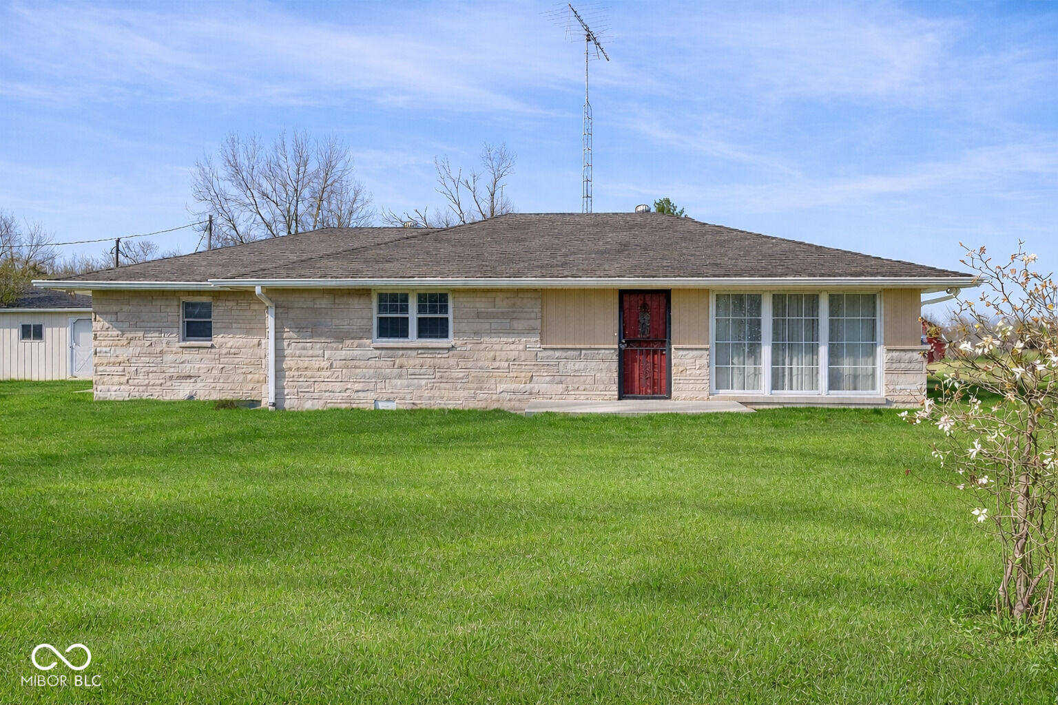 Property Photo:  6742 E County Road 900 N  IN 47274 