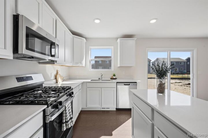 Property Photo:  372 Edge Brook Drive  MI 48442 