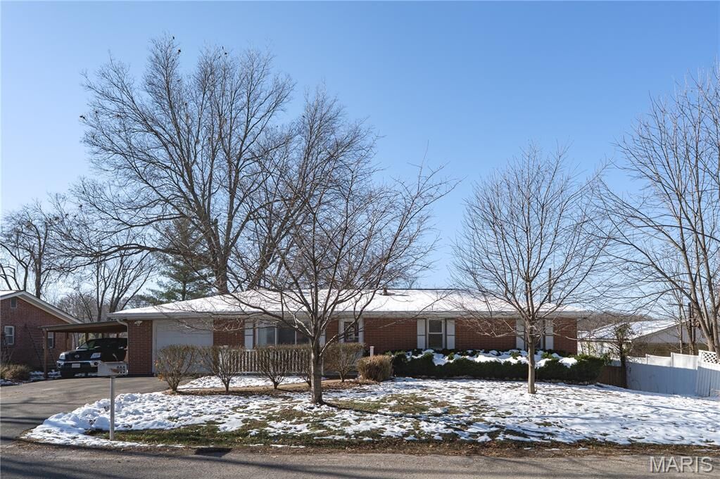 Property Photo:  909 Peony Drive  IL 62220 