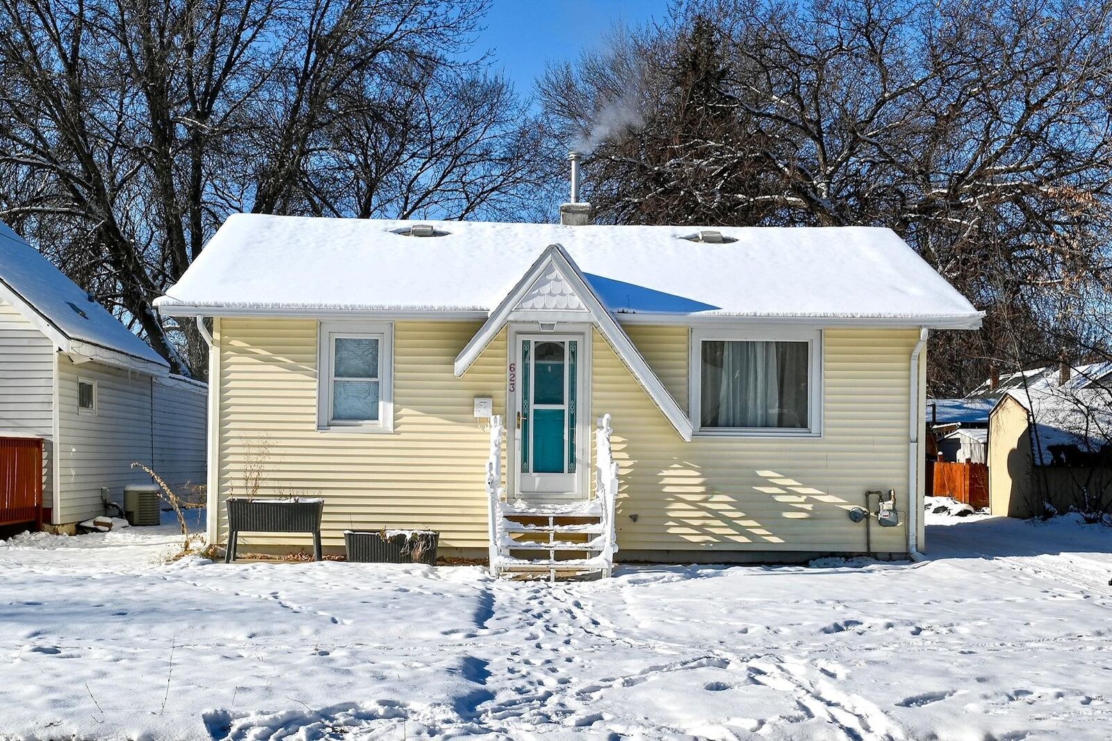Property Photo: 623 12th St NW ND 58703