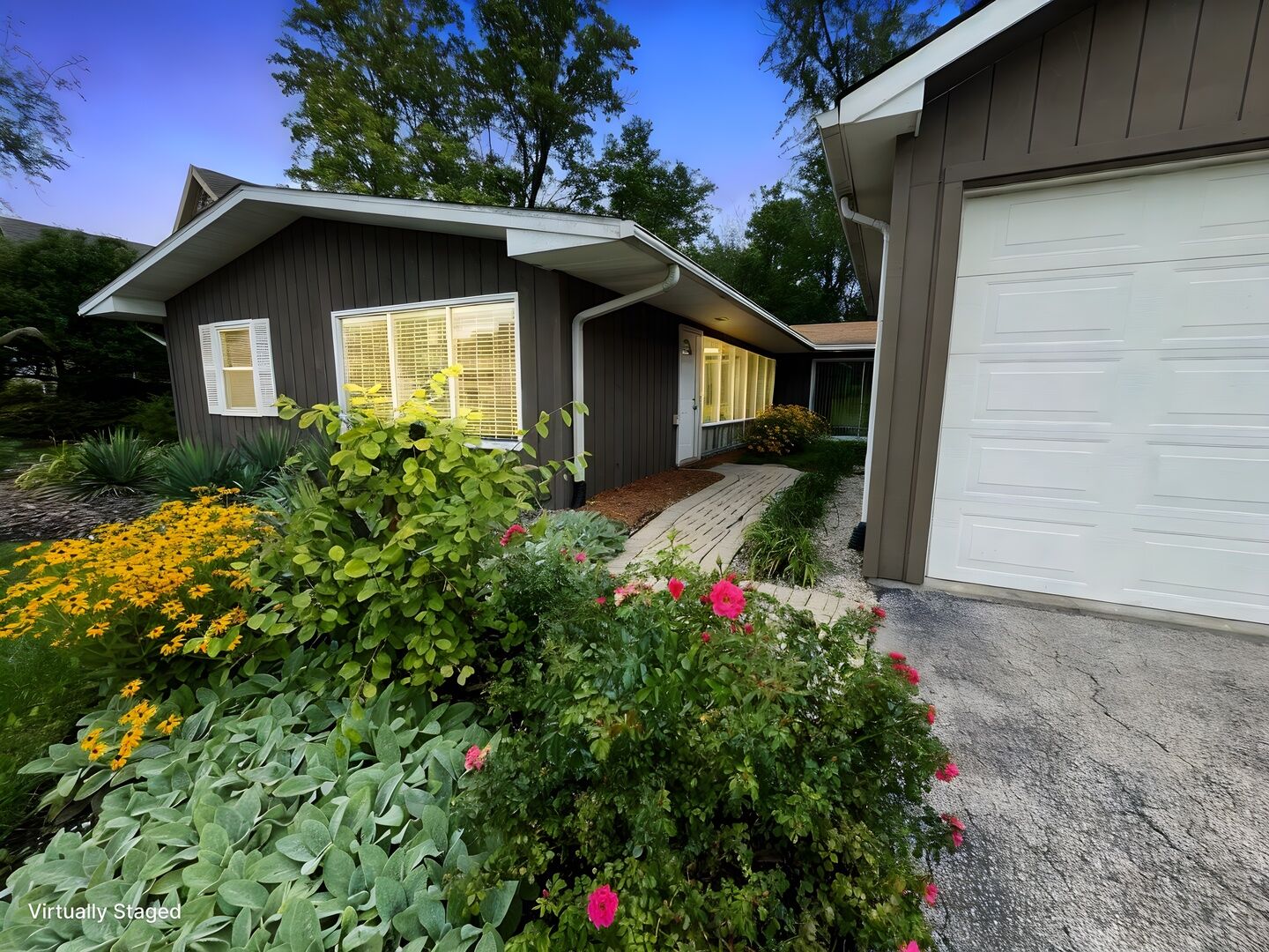 Property Photo: 5611 S Quincy Street S IL 60521