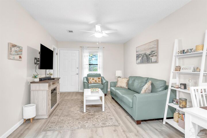 Property Photo:  3202 Redwood Ln E  FL 32563 