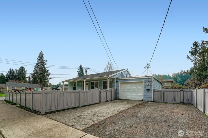 Property Photo:  3533 SE 5th Street  WA 98058 