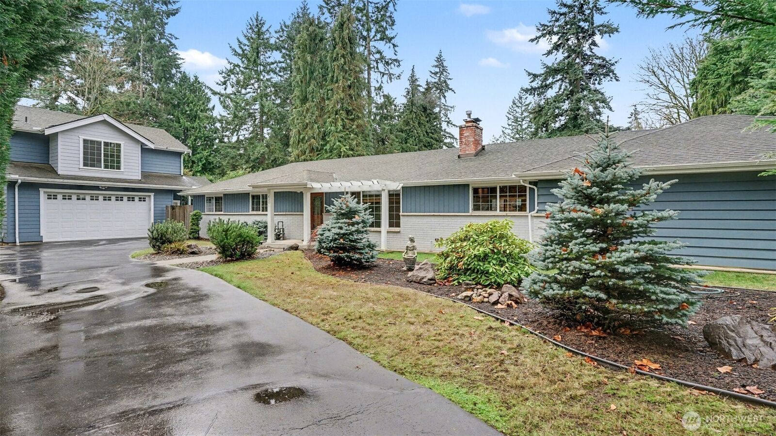 Property Photo:  6201  Island Crest Way  WA 98040 
