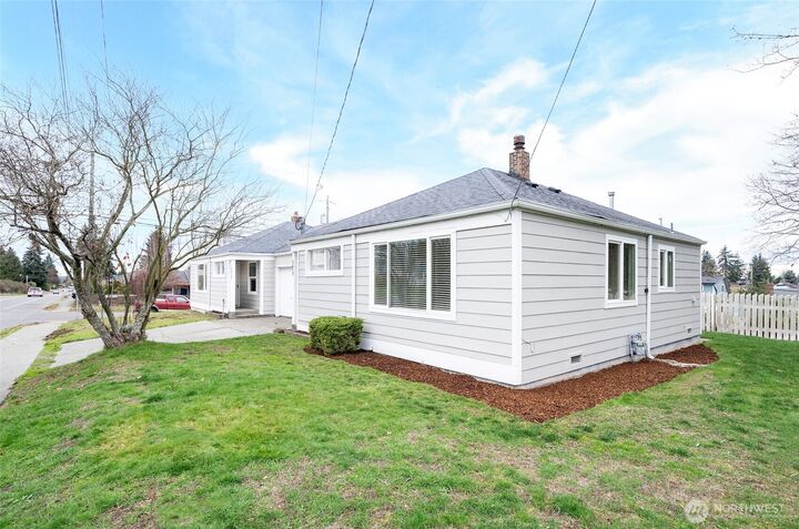 Property Photo:  2617 -2619 N Orchard Street  WA 98407 