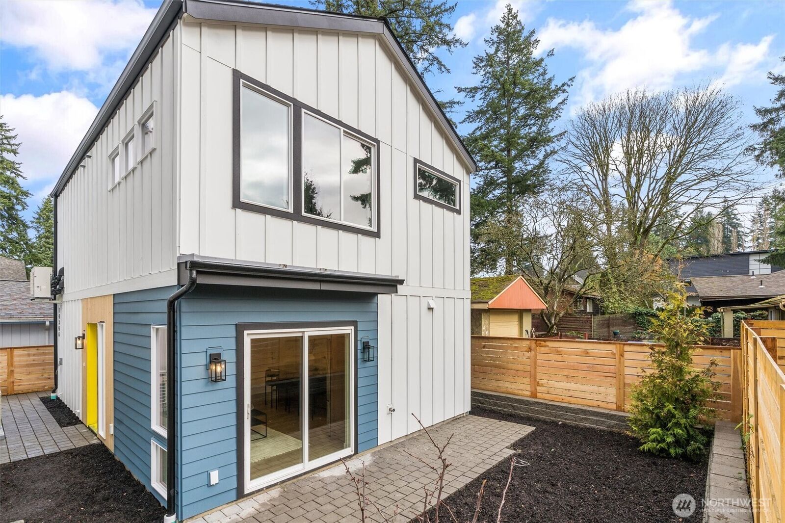 Property Photo: 14306 Roslyn Place N WA 98133