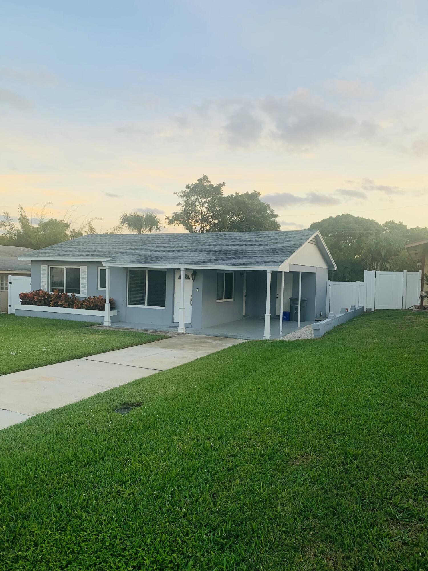 Property Photo: 1092 Florence Road FL 33462