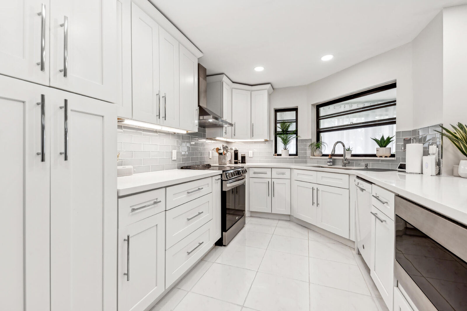 Property Photo: 6029 Parkwalk Drive FL 33472
