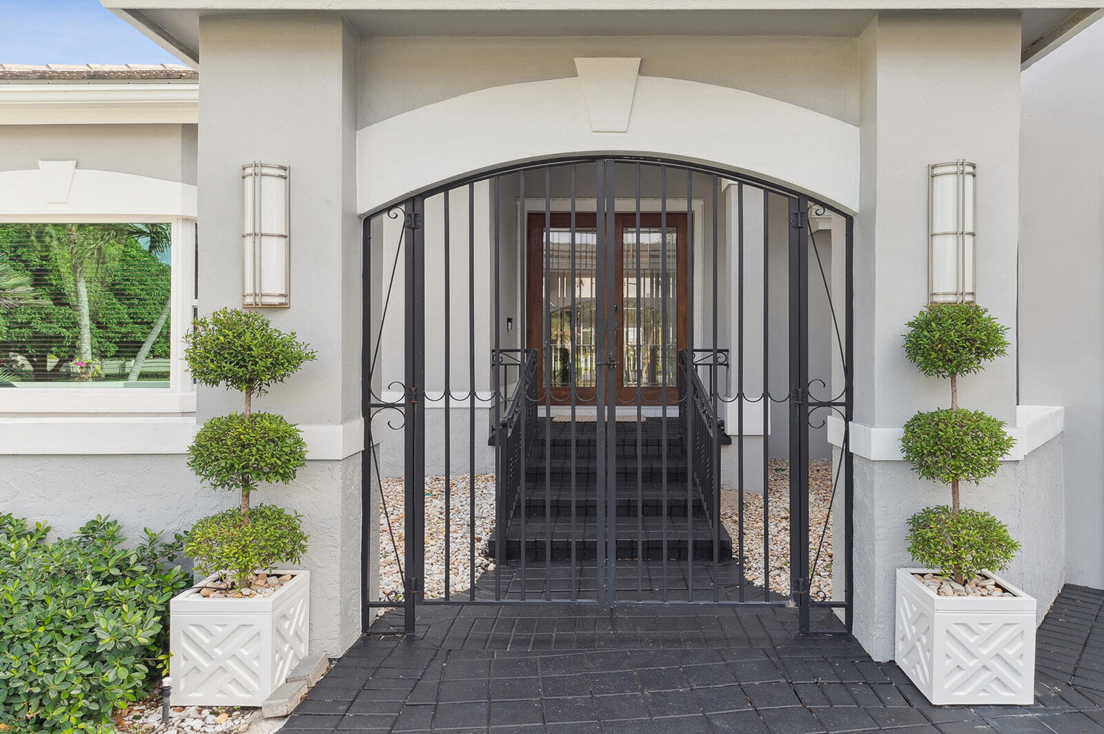 Property Photo: 6 Cloister Circle FL 33401