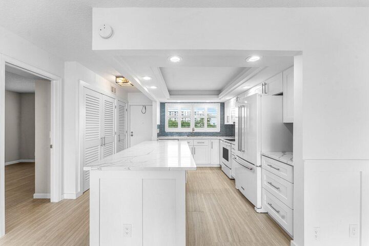 Property Photo: 2004 S Federal Highway D403 FL 33435