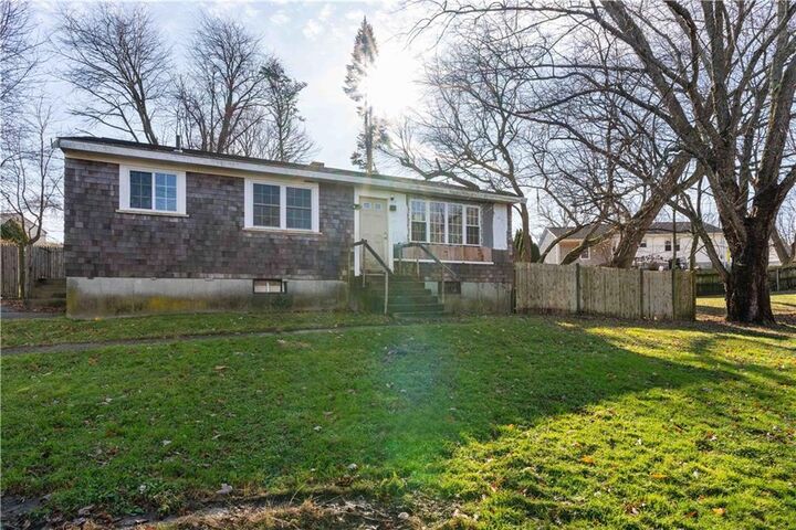 105 Borden Road  Tiverton RI 02878 photo