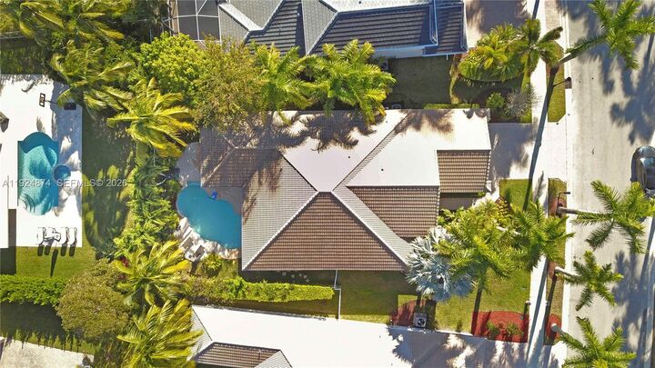 Property Photo:  1923 Harbor View Cir 1923  FL 33327 