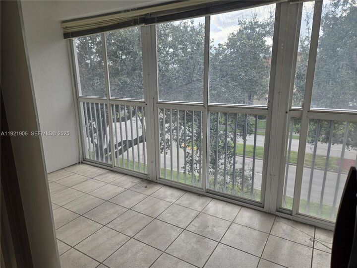 Property Photo: 1000 SW 128th Ter 410V FL 33027