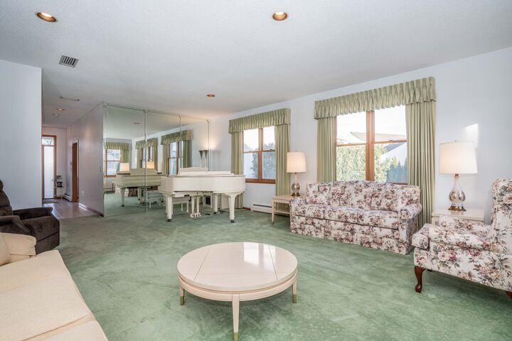 Property Photo:  17 Mulberry Court  CT 06111 