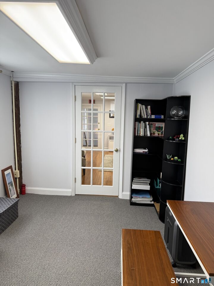 Property Photo:  