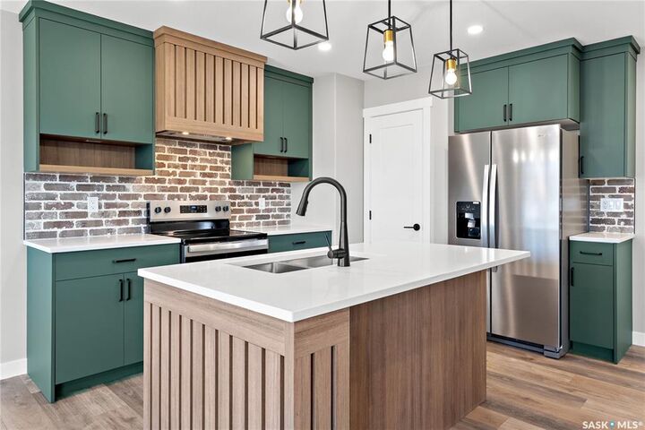 Property Photo:  3044 Dumont Way  SK S4V 3Z3 