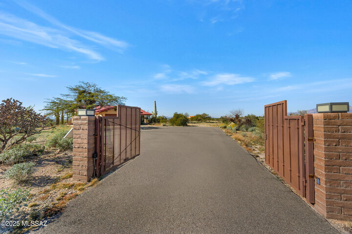 Property Photo:  4050 S Melpomene Way  AZ 85730 