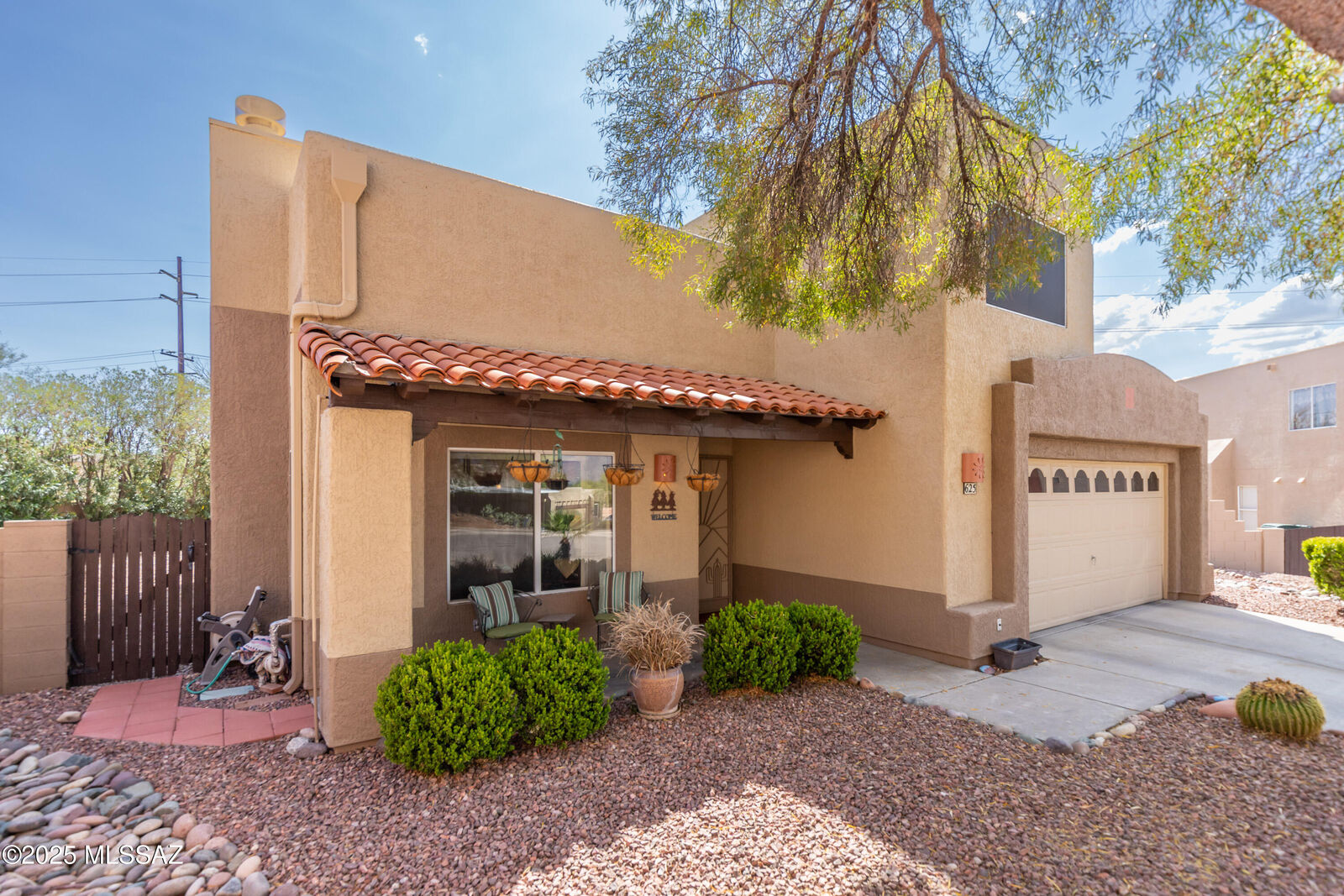 Property Photo:  625 N Sunstream Lane  AZ 85748 
