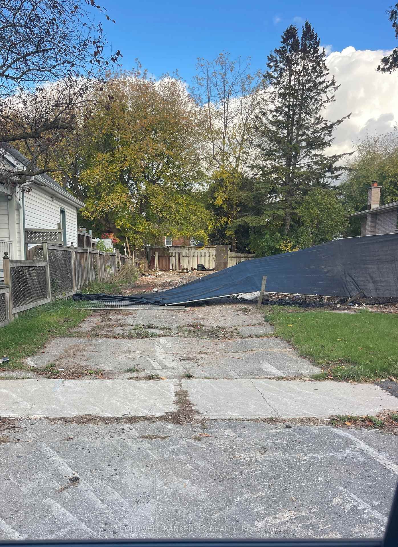 Property Photo:  305 Oshawa Boulevard S  ON L1H 5R9 