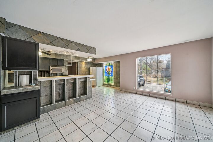 Property Photo: 4444 E 68th Street 390 OK 74136