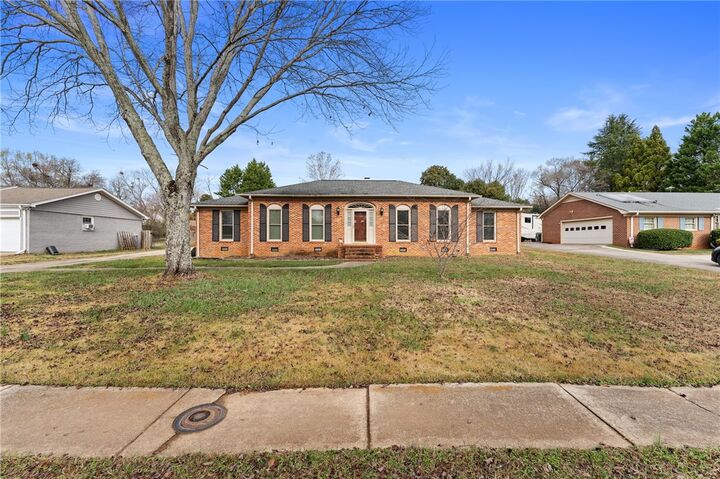 Property Photo: 509 Devenger Road SC 29650