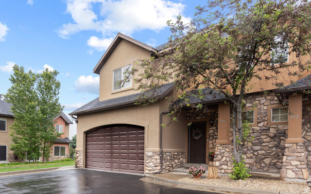 Property Photo: 916 W 260 S UT 84062