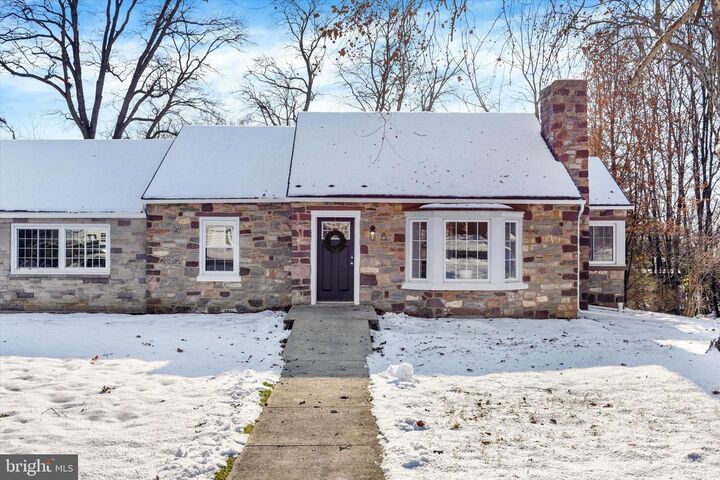 Property Photo: 420 E Walnut Street PA 17042