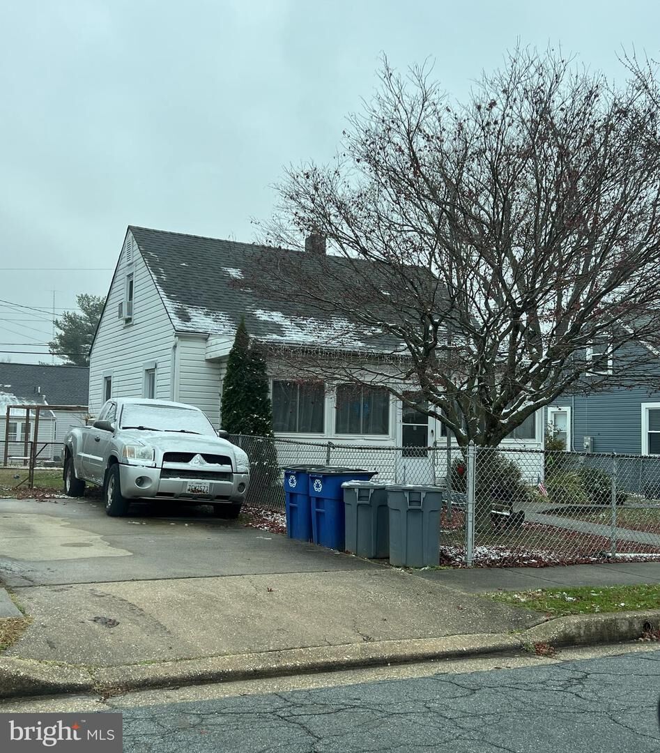 Property Photo: 6 Avenal Road MD 21221