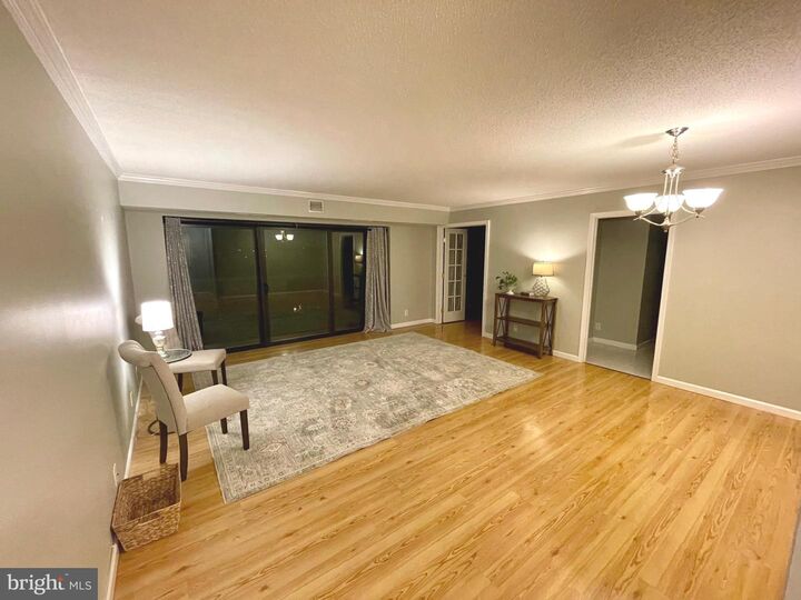 Property Photo:  307 Yoakum Parkway 606  VA 22304 