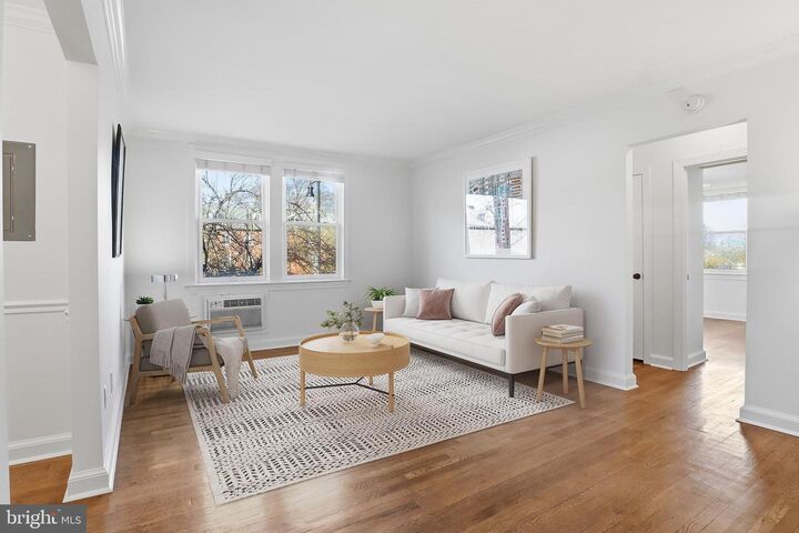 Property Photo: 906 S Washington Street 211 VA 22314