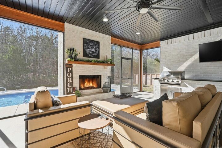 Property Photo:  1708 E Holloway St  AR 72110 