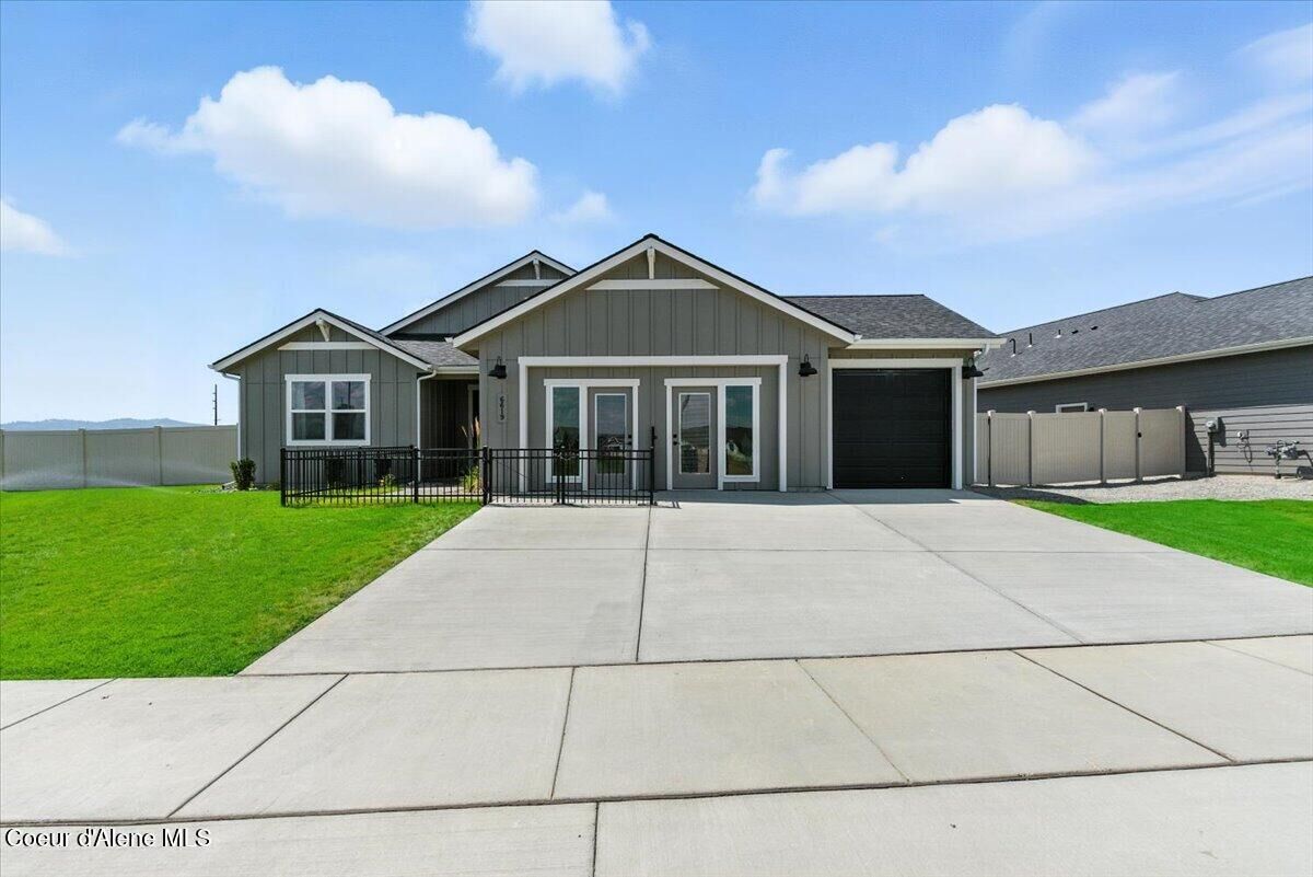 Property Photo: 6897 N Coeur Terre Blvd ID 83815