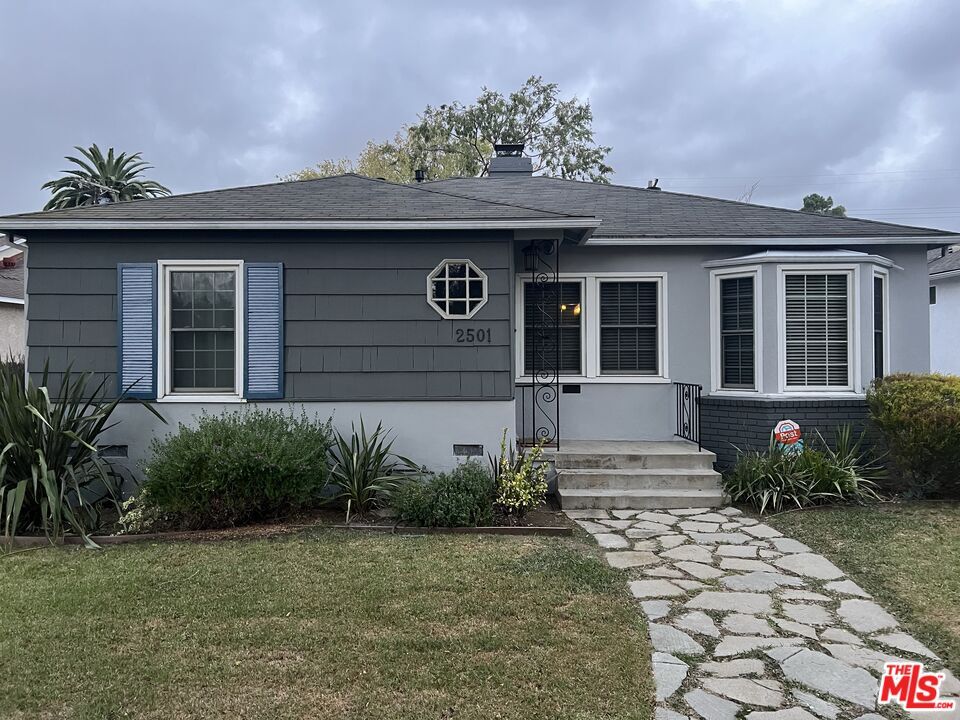 Property Photo:  2501 Castle Heights Ave  CA 90034 