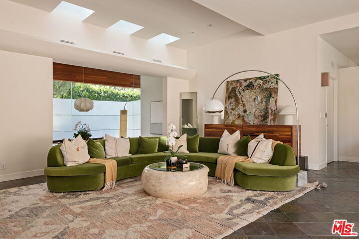 Property Photo:  8137 Amor Rd  CA 90046 