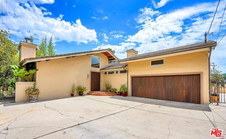 Property Photo: 4557 Saltillo St CA 91364