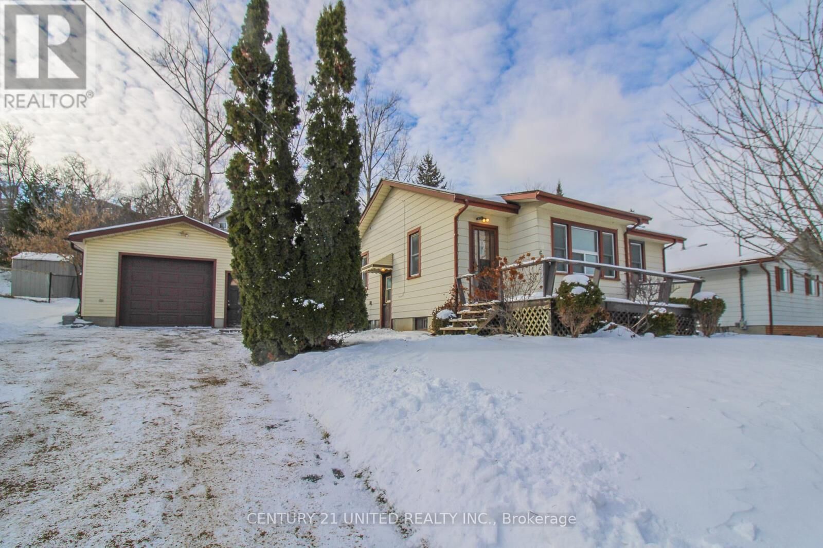 Photo de la propriété: 611 Asburnham Drive ON K9L 2A2