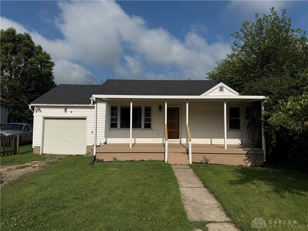 Property Photo: 1033 Victoria Avenue OH 45324