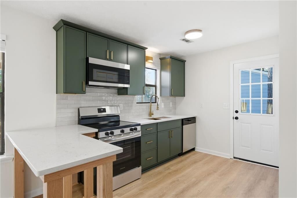 Property Photo: 1760 Woodland Trail GA 30041