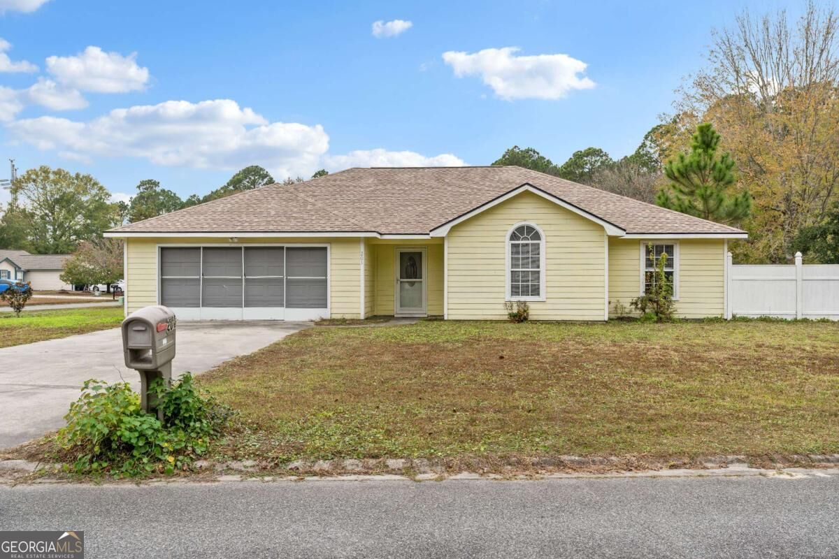 Property Photo: 201 Lake Wisteria Drive GA 31548